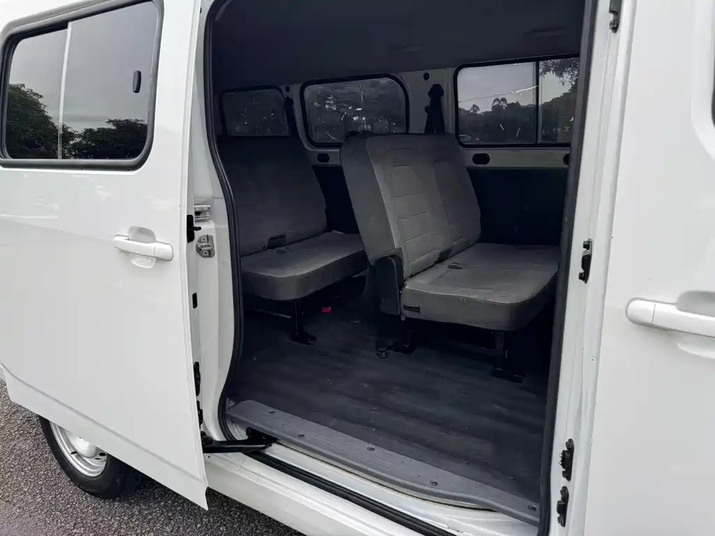 Wuling Yangguang — миниатюра 8