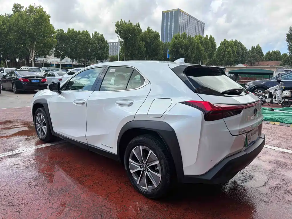 Lexus UX New Energy — миниатюра 4
