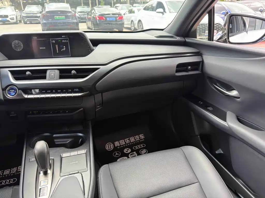 Lexus UX New Energy — миниатюра 12