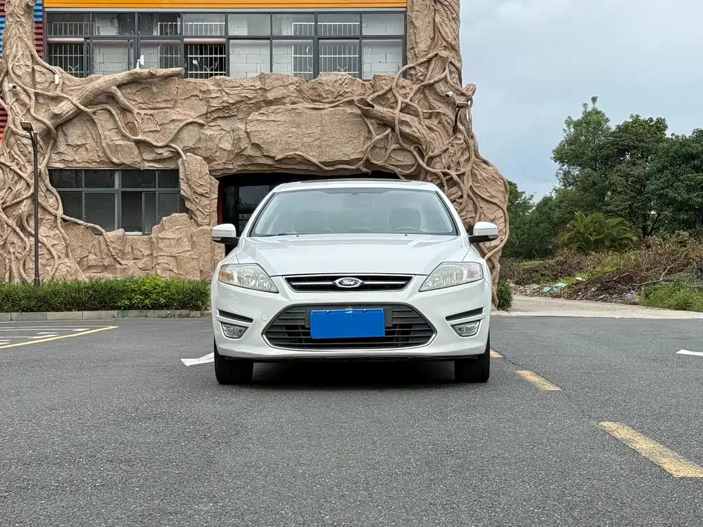 Ford Mondeo 2013 2.3L Fashion