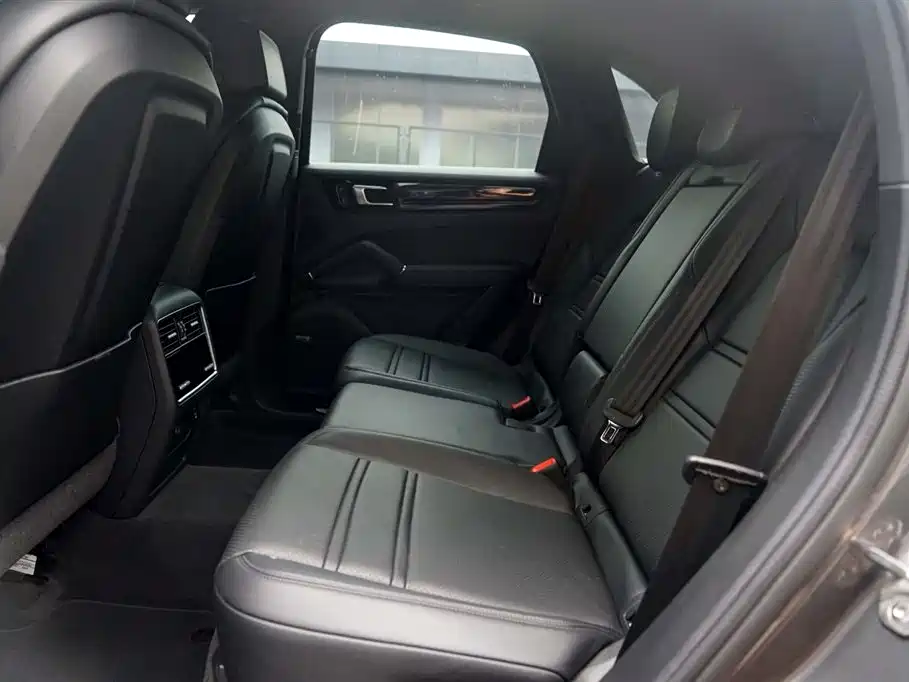 Porsche Cayenne — миниатюра 13