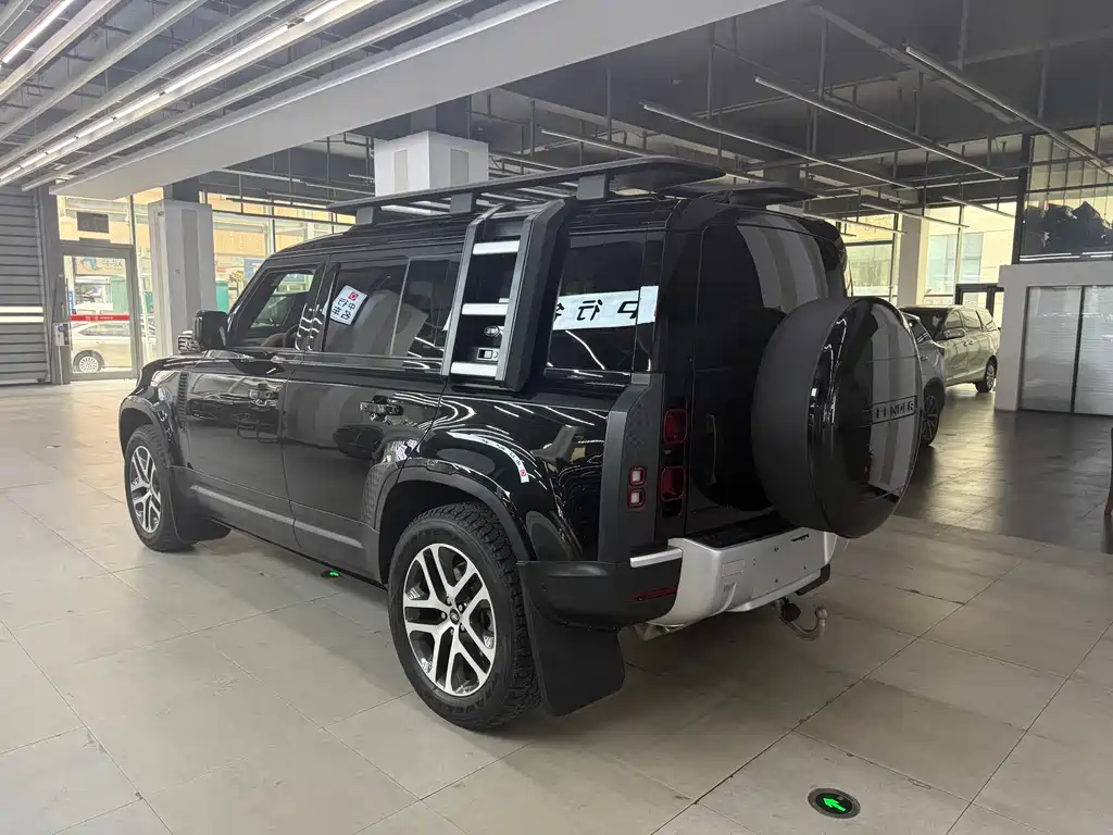 LAND ROVER DEFENDER