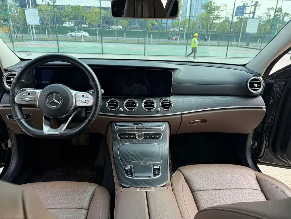 Mercedes-Benz E-Class — миниатюра 6