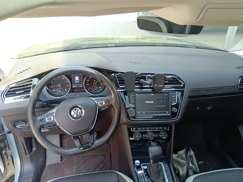 Volkswagen Tiguan L — миниатюра 10