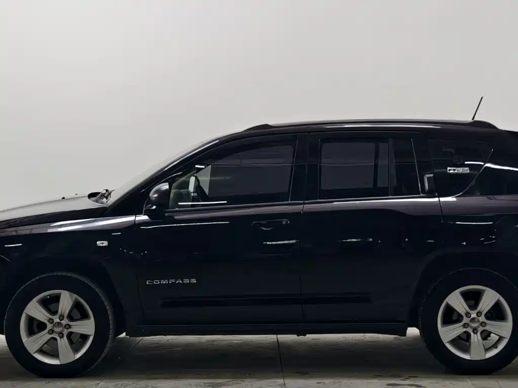 Jeep Compass (Import) — миниатюра 7