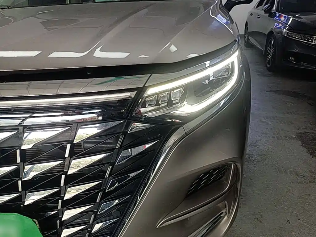Roewe iMAX8 New Energy — миниатюра 24