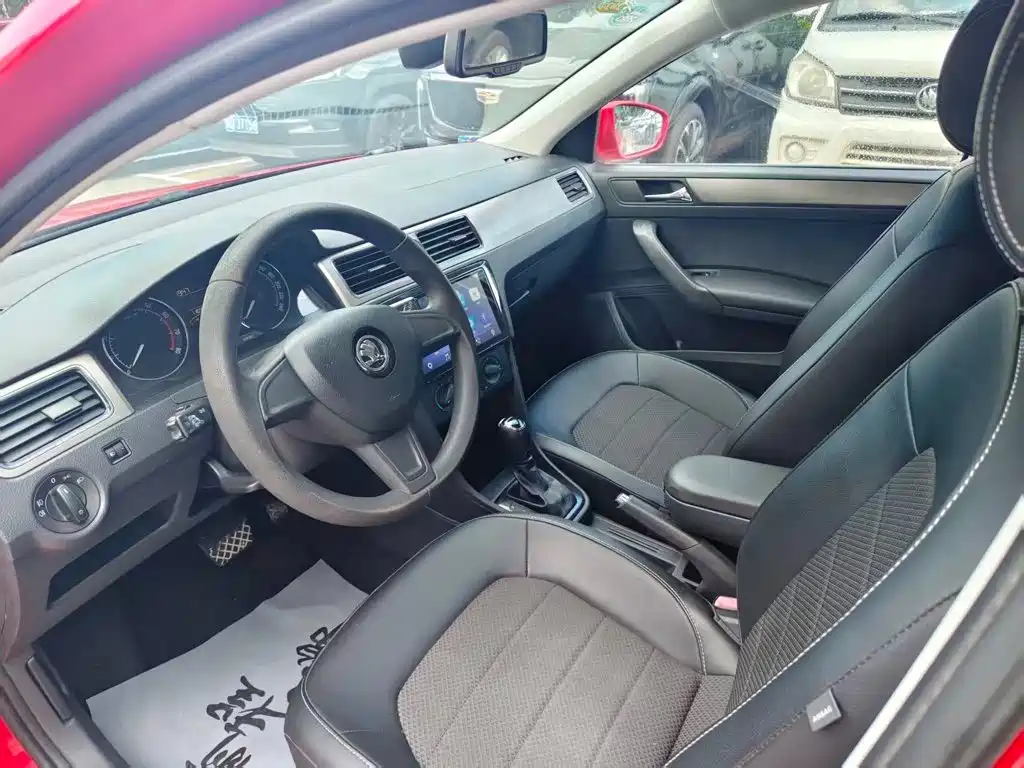 Skoda Rapid Spaceback — миниатюра 5