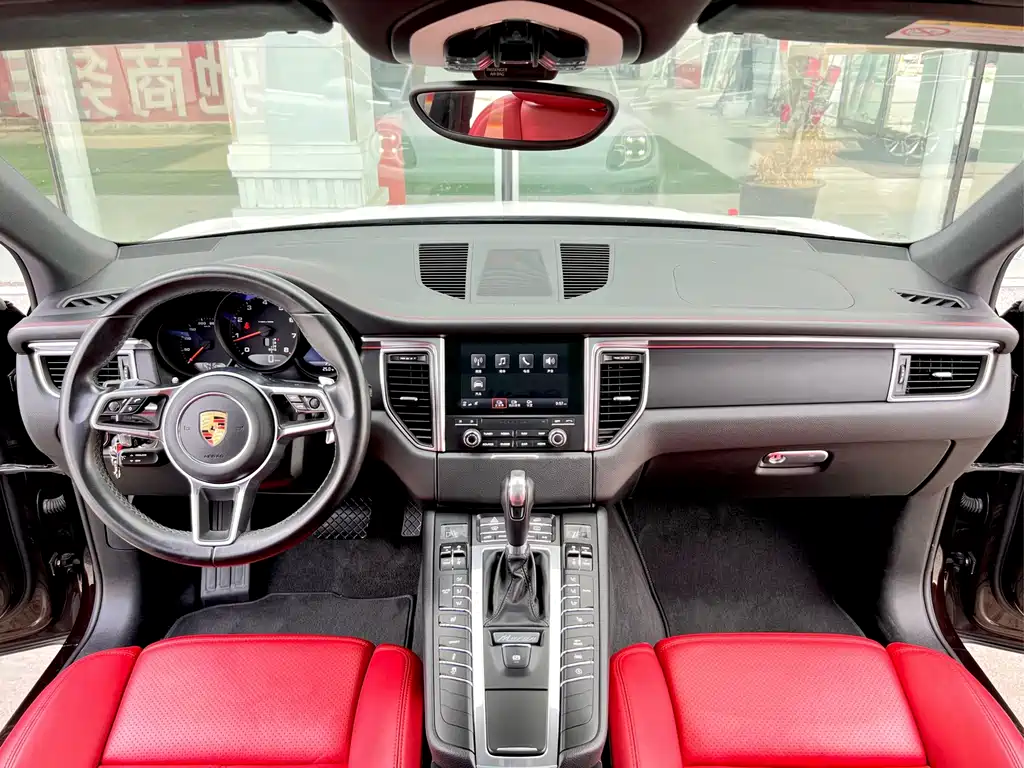 Porsche Macan — миниатюра 12