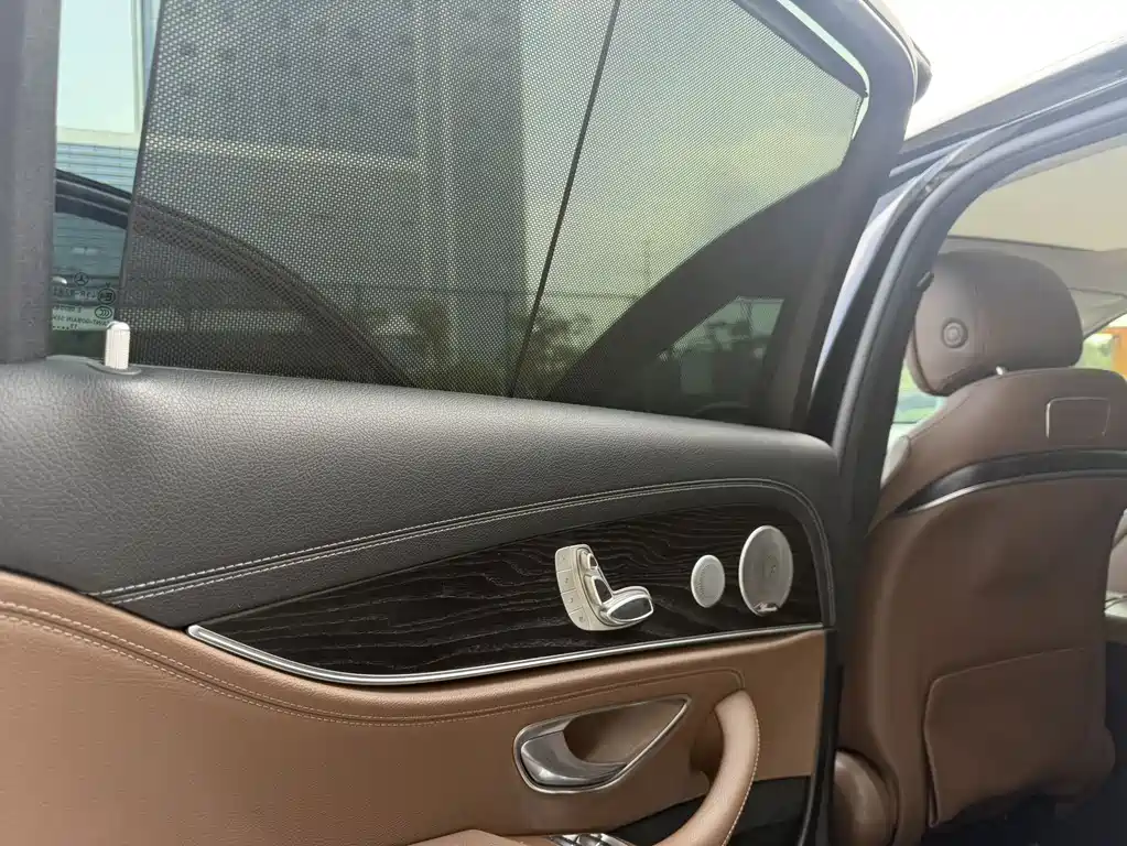 Mercedes-Benz E-Class — миниатюра 10