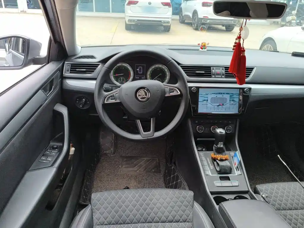 Skoda Superb — миниатюра 11