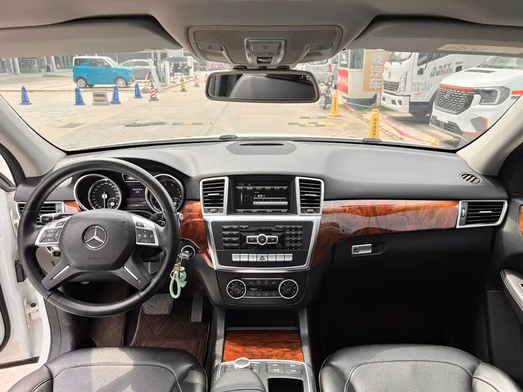 Mercedes-Benz M-Class — миниатюра 7