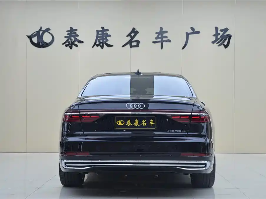 AUDI A8