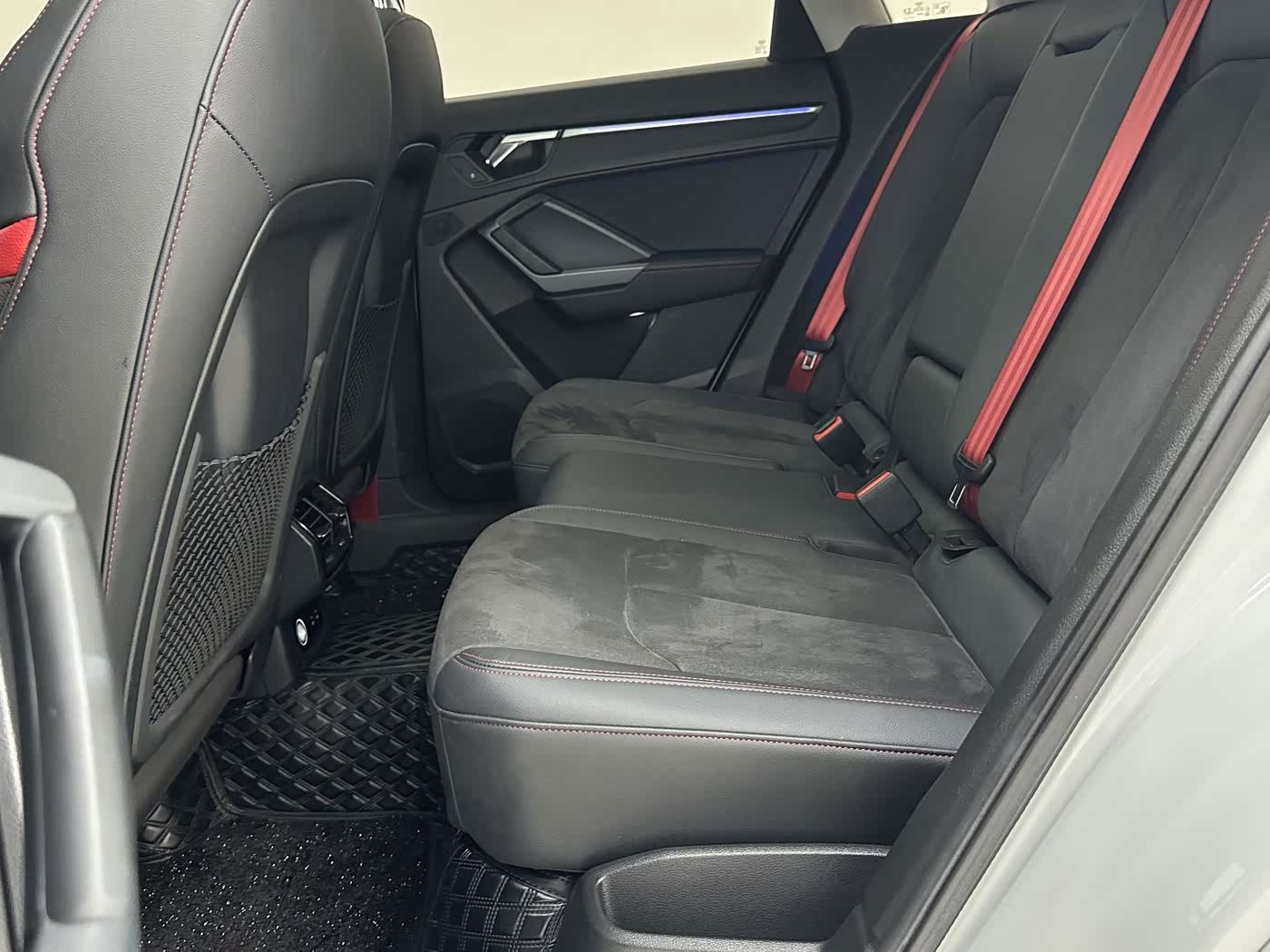 Audi Q3 1.4 л 2022 г. Белый, пробег 26000 км