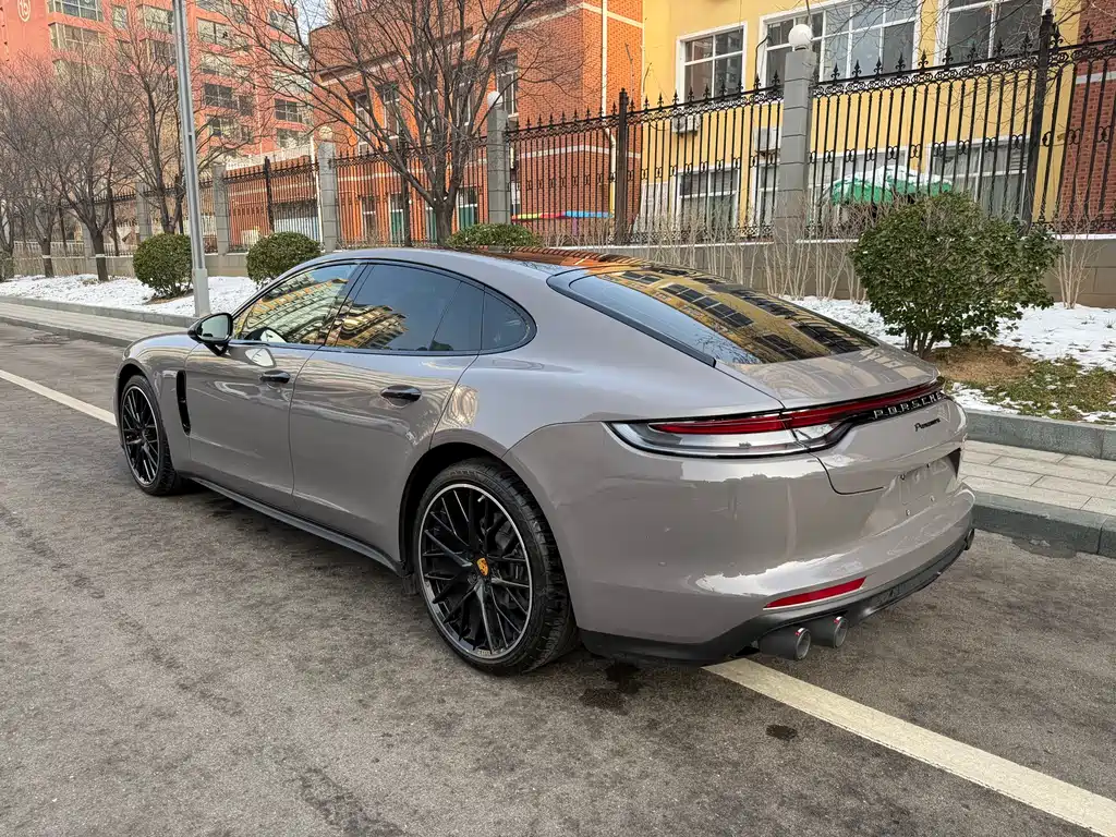 PORSCHE PANAMERA