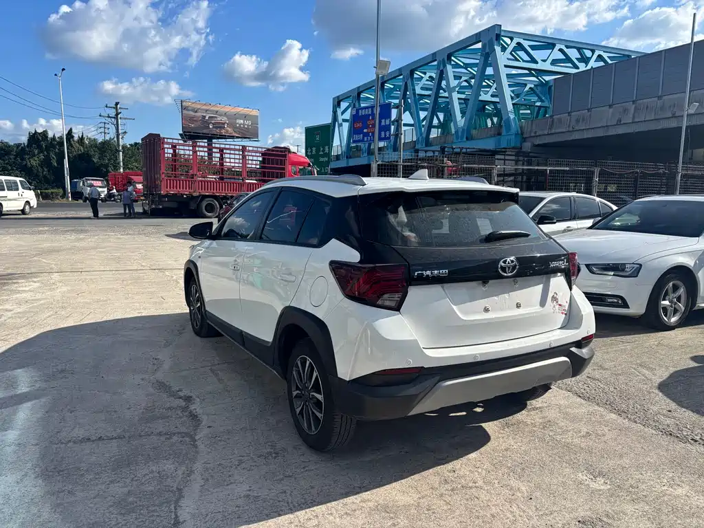 Toyota Yaris L — миниатюра 6