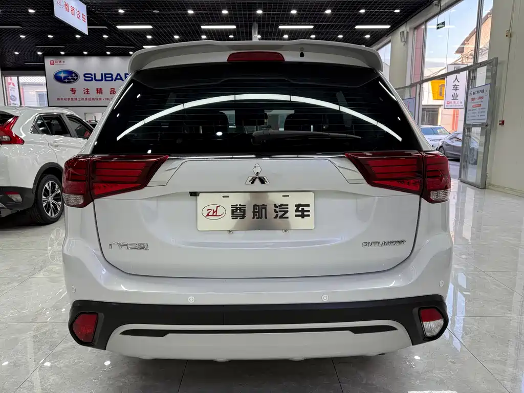 MITSUBISHI OUTLANDER