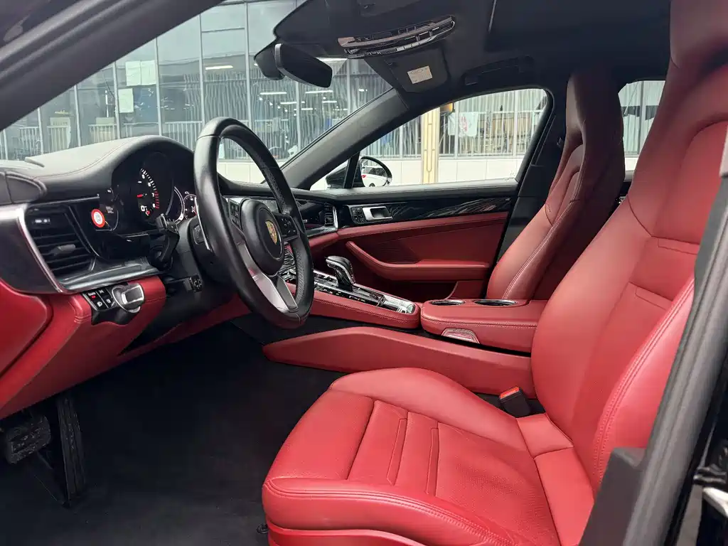 PORSCHE PANAMERA