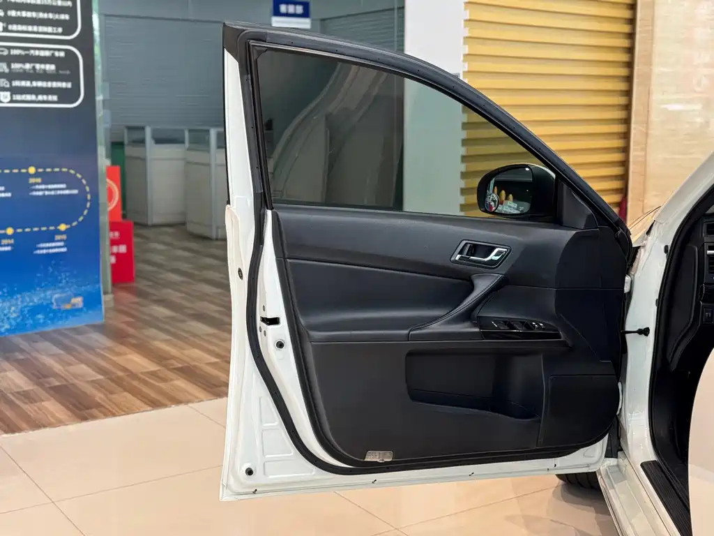 Toyota Reiz — миниатюра 7