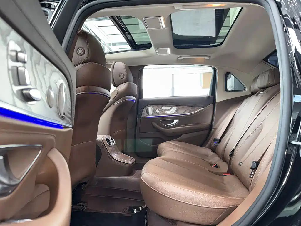 Mercedes-Benz E-Class — миниатюра 6
