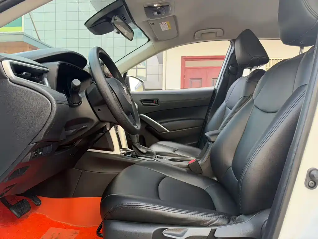 Toyota Corolla Cross — миниатюра 8