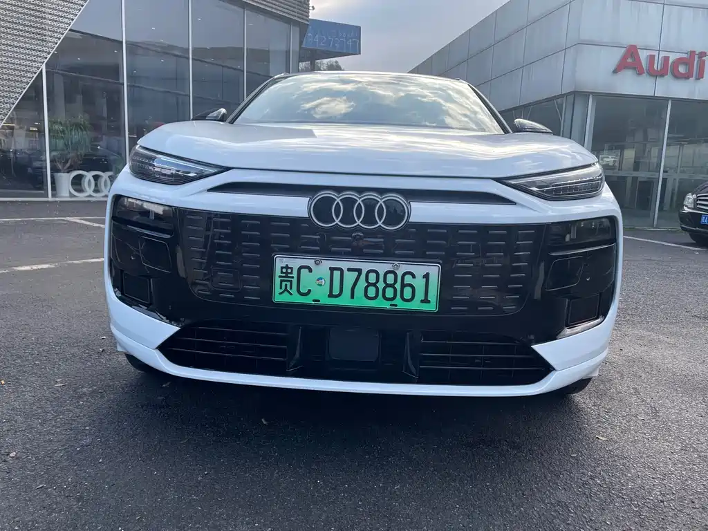 AUDI Q6L E TRON