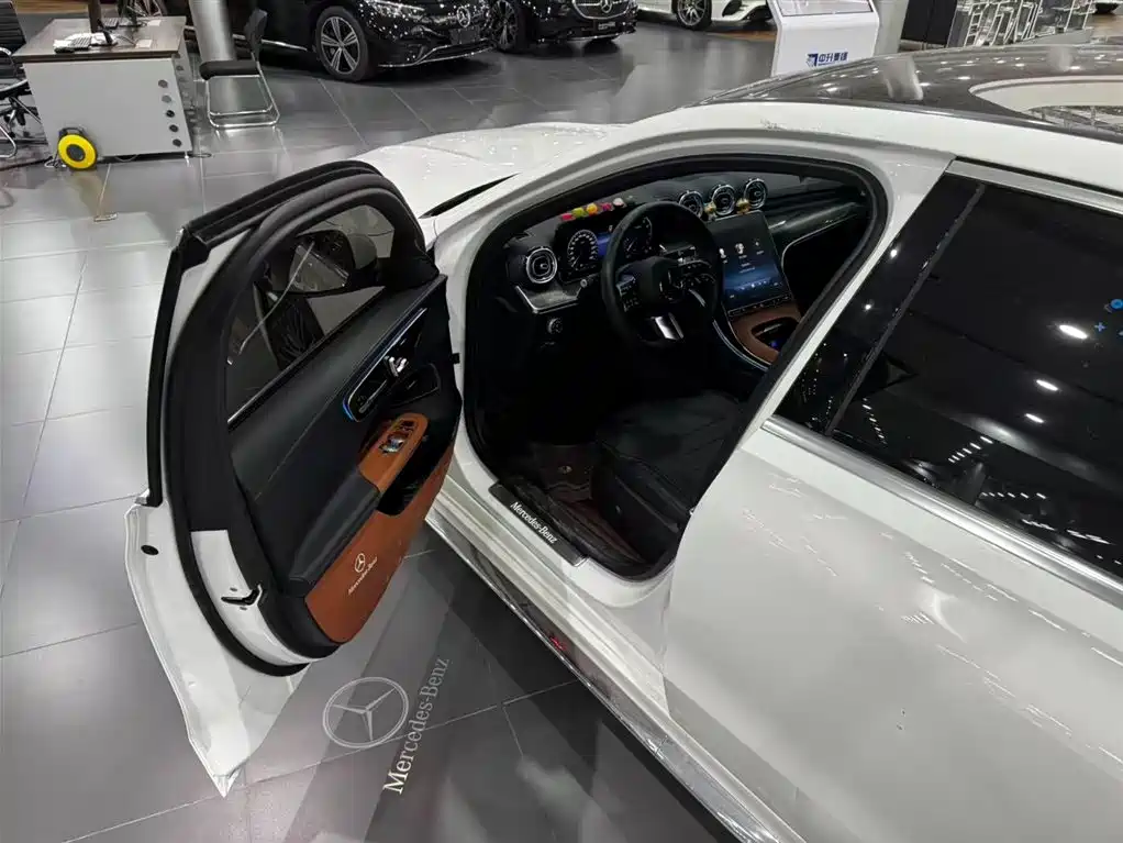 Mercedes-Benz C-Class — миниатюра 13