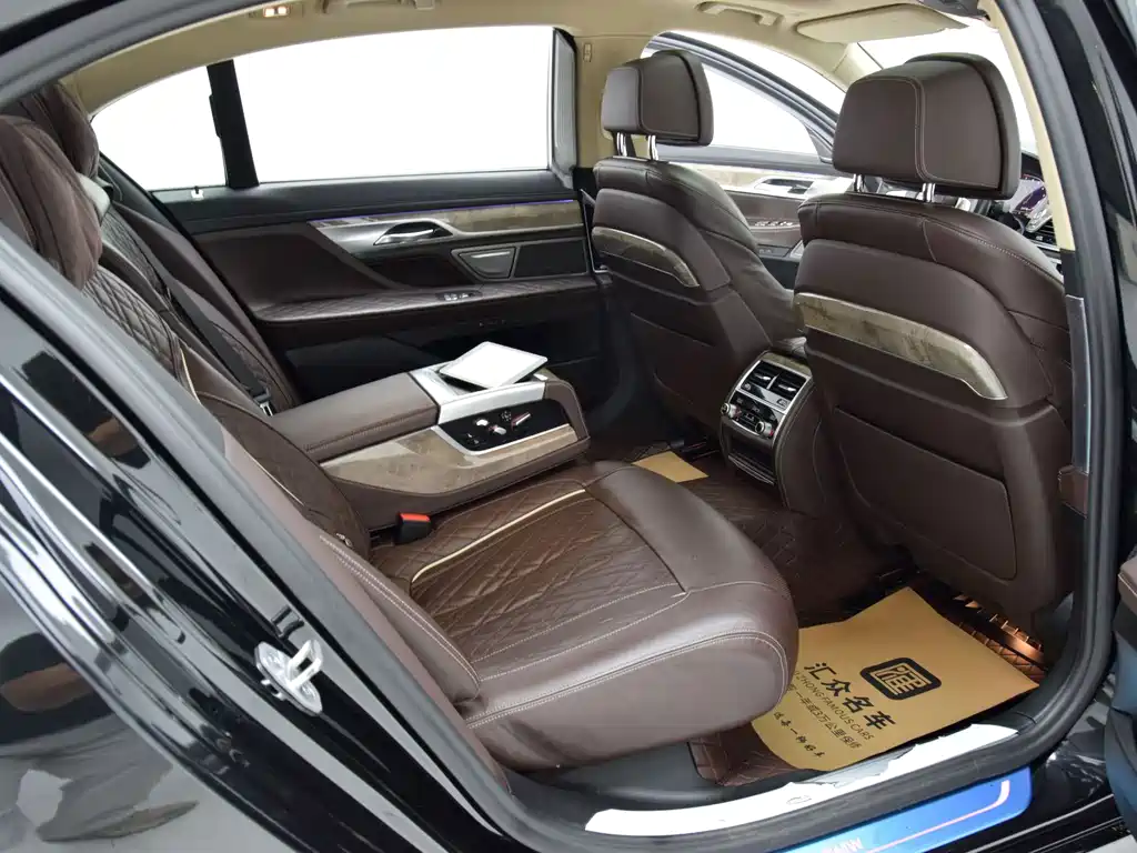 BMW 7 Series — миниатюра 21