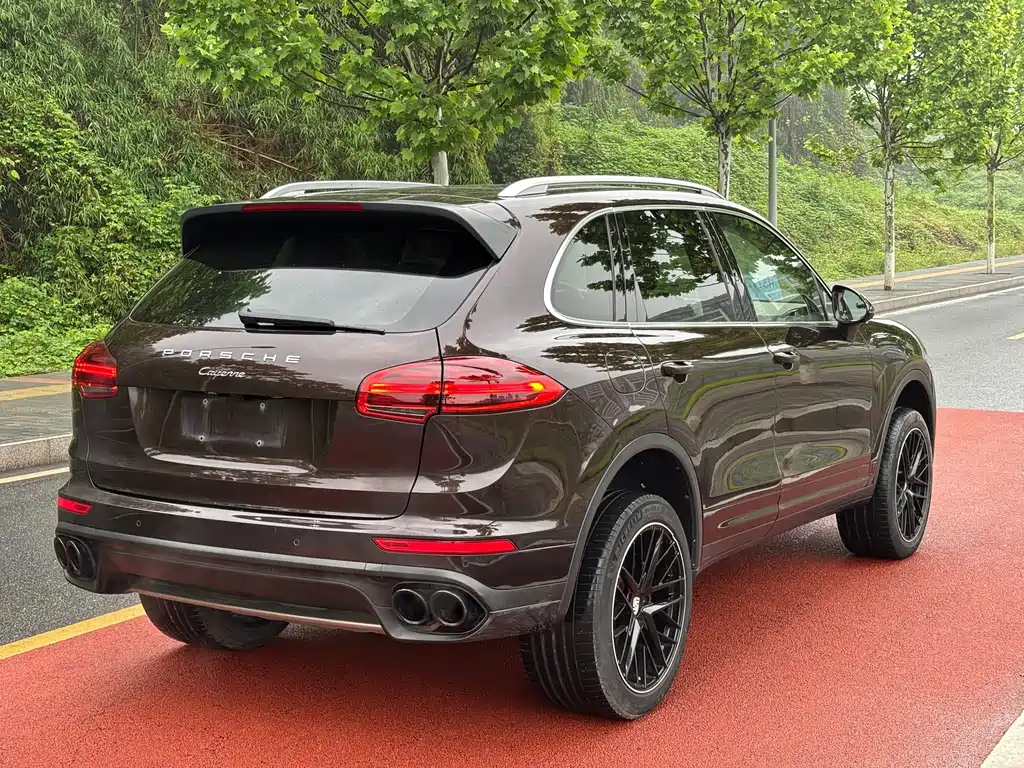 Porsche Cayenne — миниатюра 4