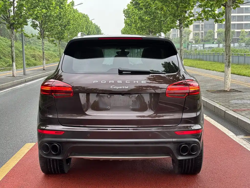 Porsche Cayenne — миниатюра 5