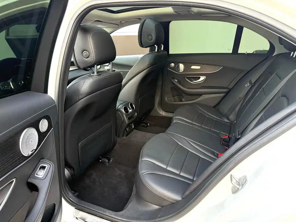 Mercedes-Benz C-Class — миниатюра 5