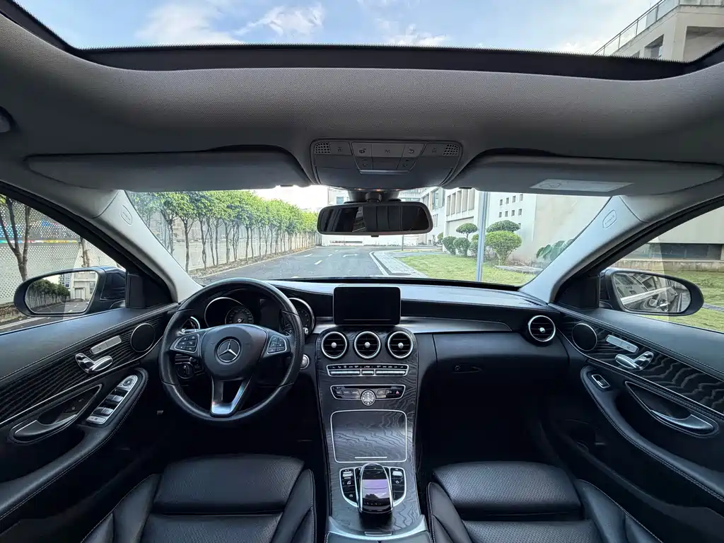 Mercedes-Benz C-Class — миниатюра 7