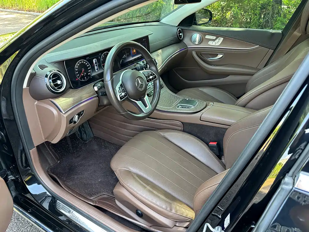 Mercedes-Benz E-Class — миниатюра 12