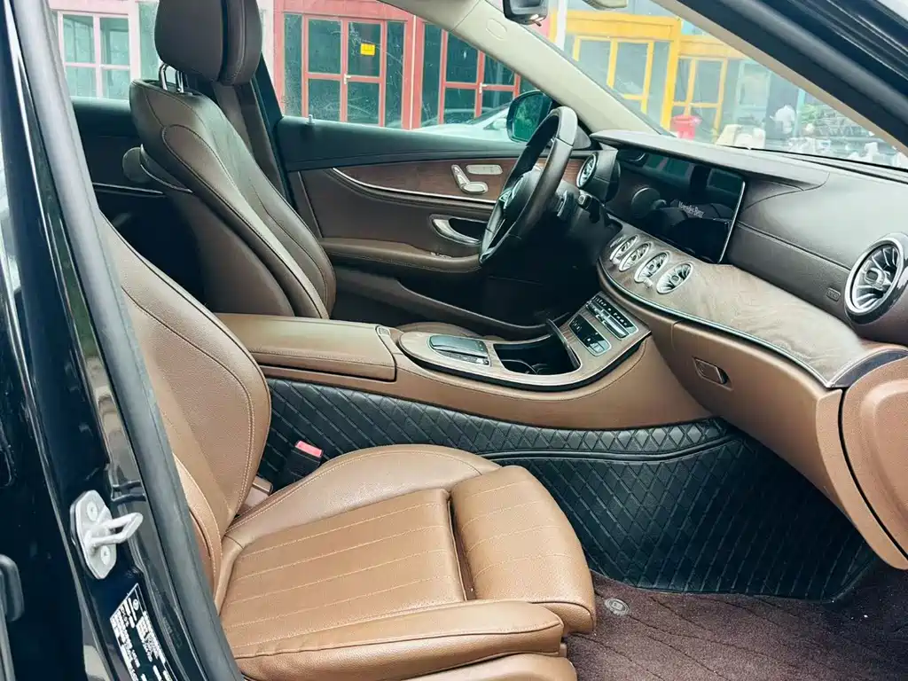 Mercedes-Benz E-Class — миниатюра 4