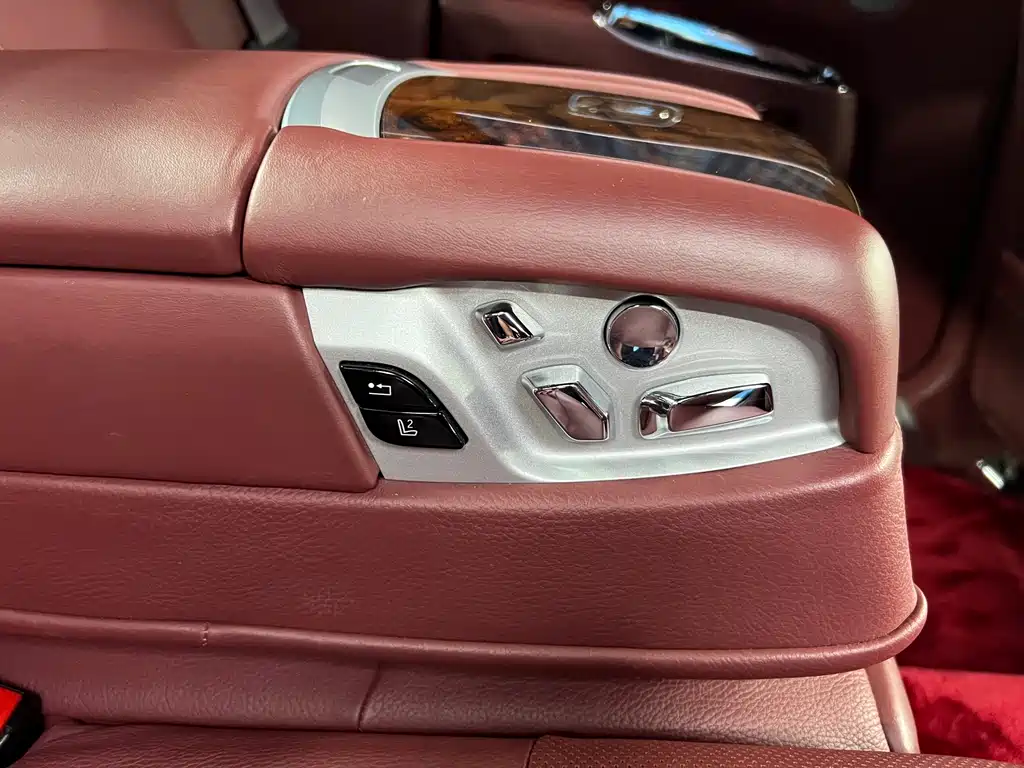 Rolls-Royce Ghost — миниатюра 12