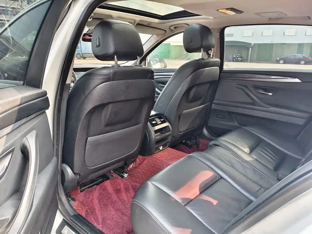 BMW 5 Series — миниатюра 9