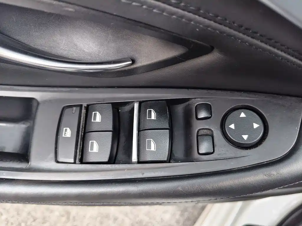 BMW 5 Series — миниатюра 15