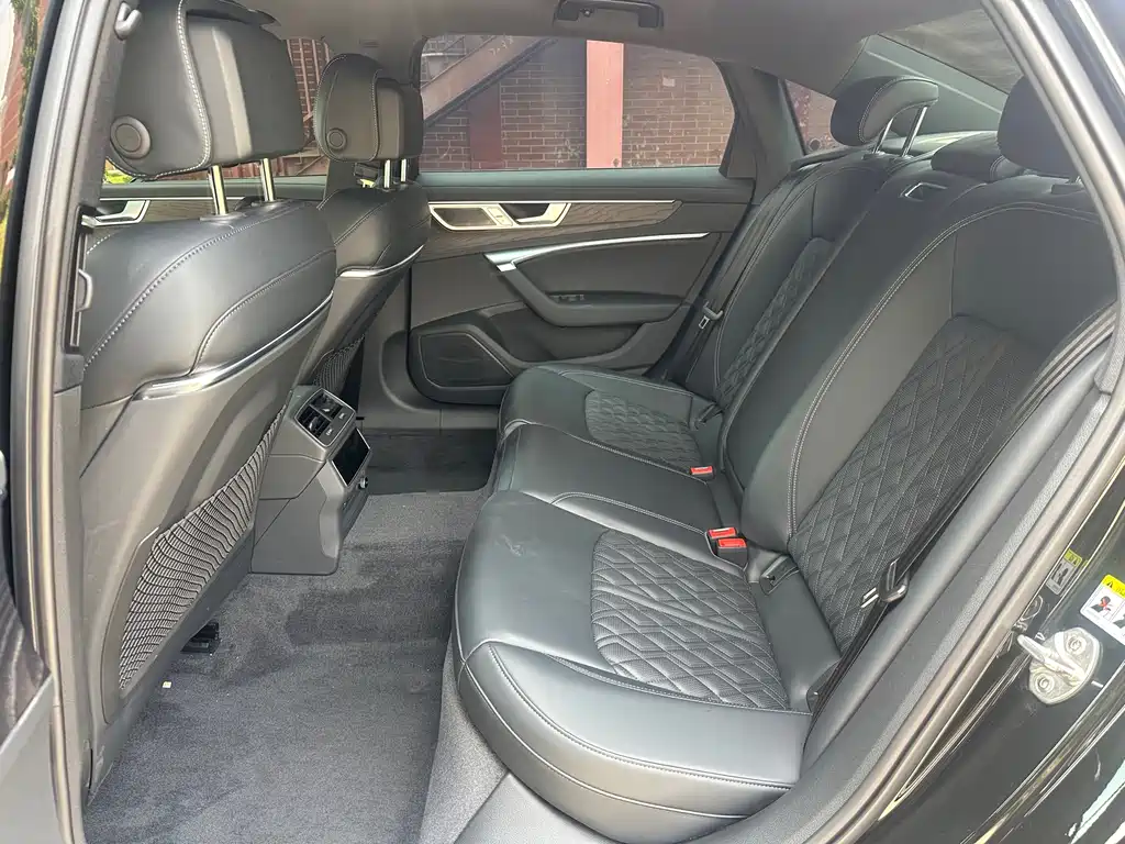 Audi A6L — миниатюра 10