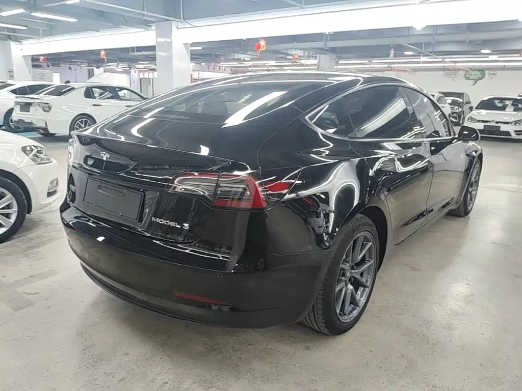 Tesla Model 3 — миниатюра 7