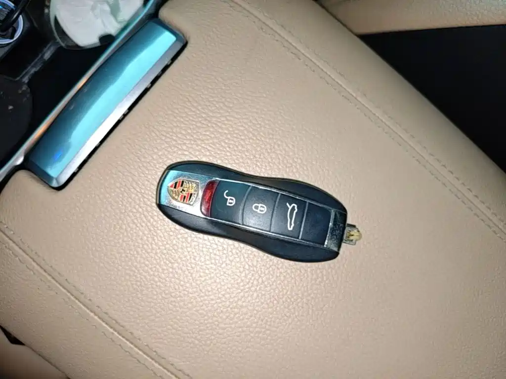 Porsche Cayenne — миниатюра 9