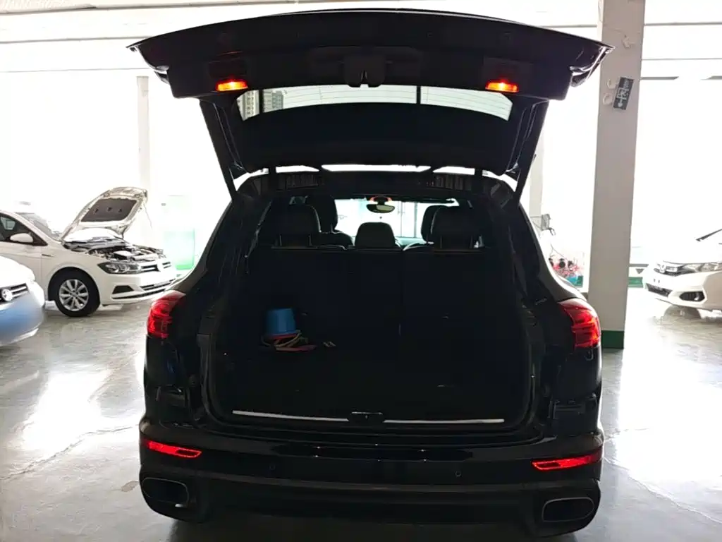 Porsche Cayenne — миниатюра 19