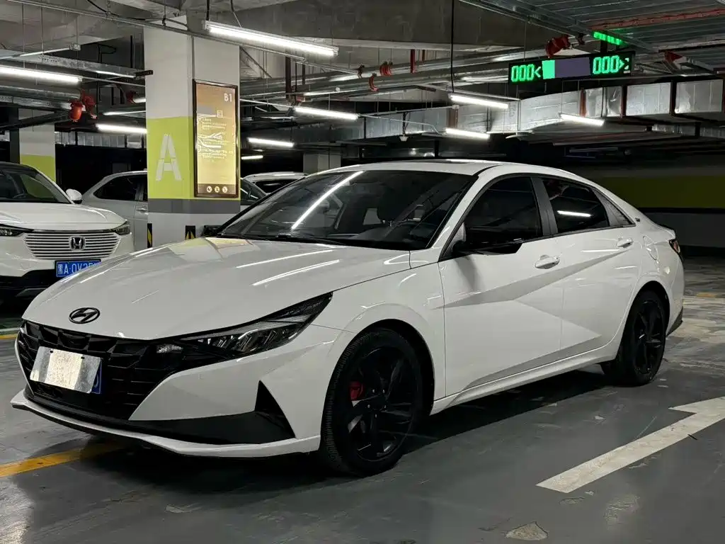 伊兰特 2022款 1.5L CVT 20周年纪念款 2023