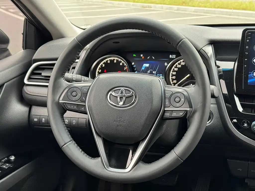 Toyota Camry — миниатюра 9