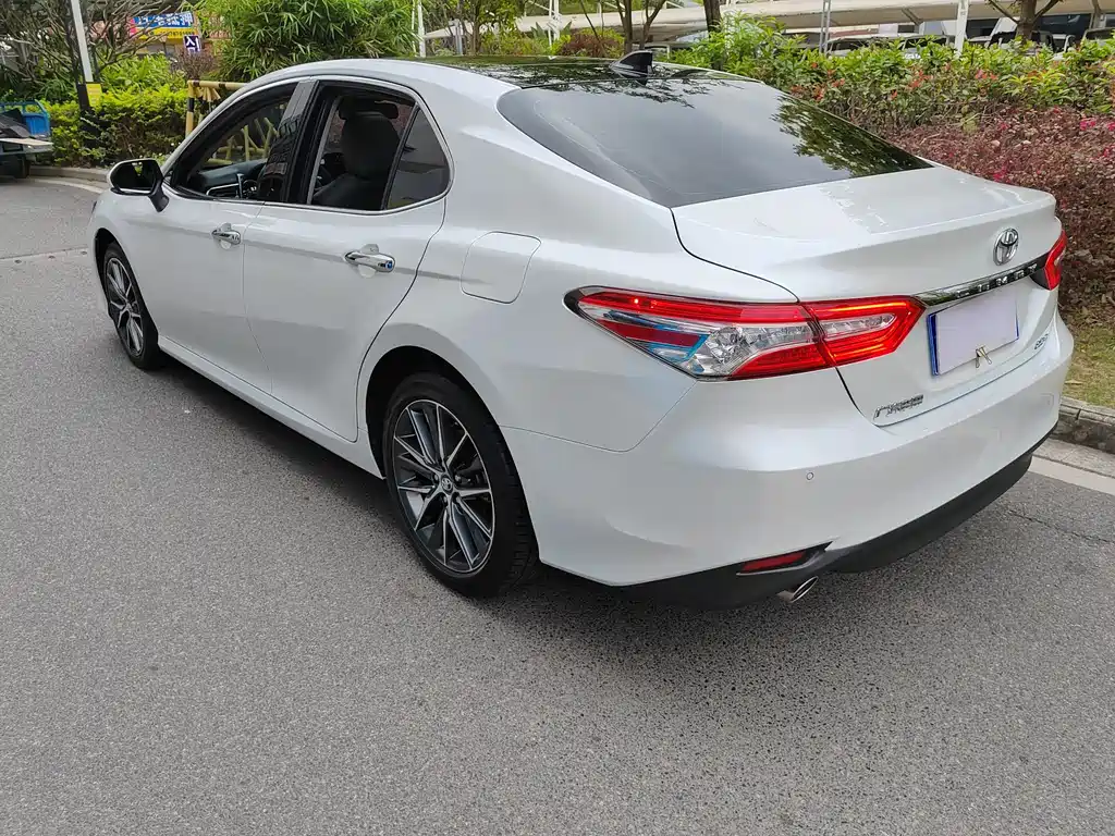 TOYOTA CAMRY