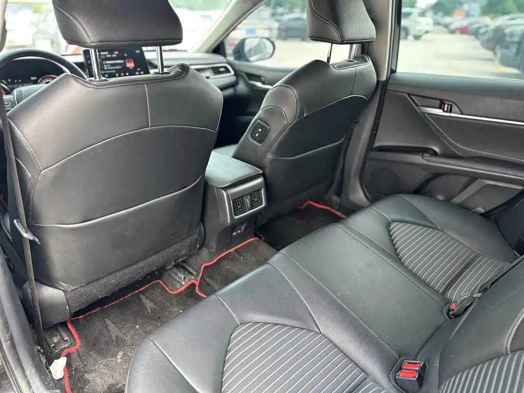 Toyota Camry — миниатюра 9
