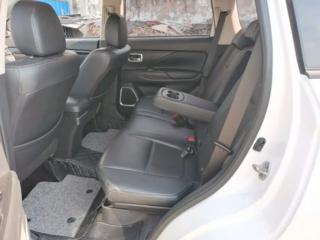 Mitsubishi Outlander — миниатюра 17