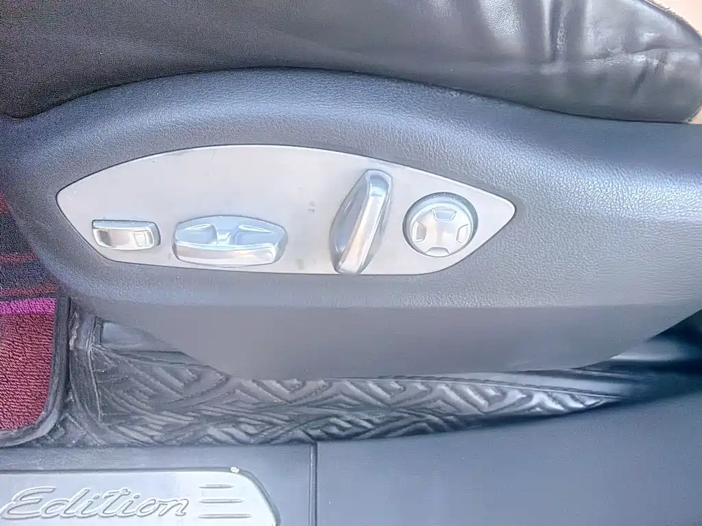 Porsche Cayenne — миниатюра 9