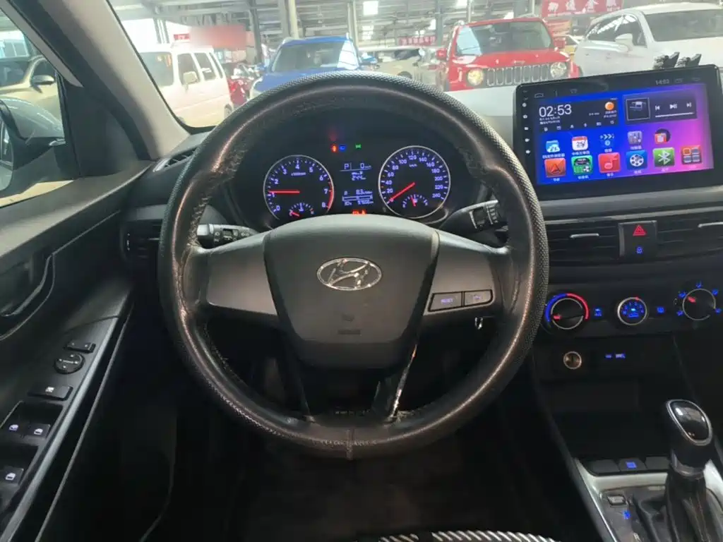 Hyundai Elantra — миниатюра 11