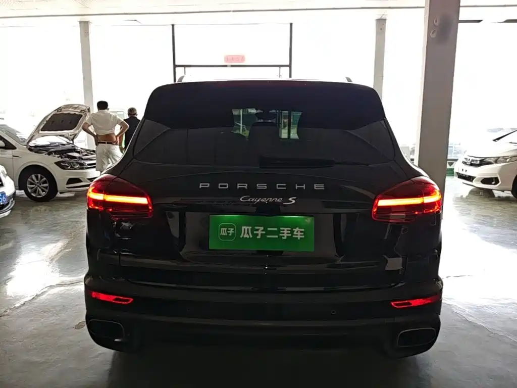 Porsche Cayenne — миниатюра 6