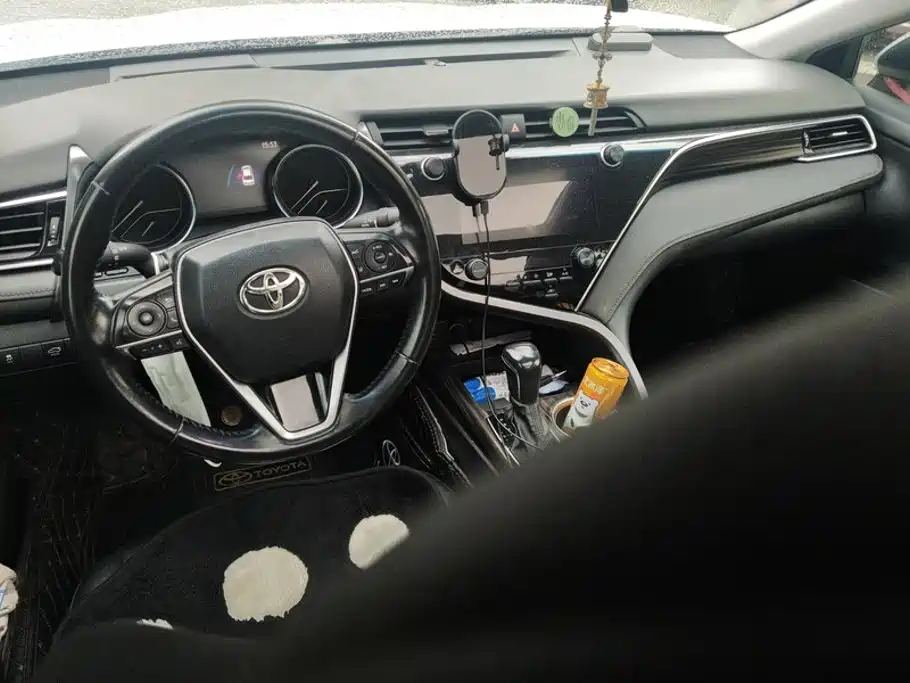 Toyota Camry — миниатюра 12