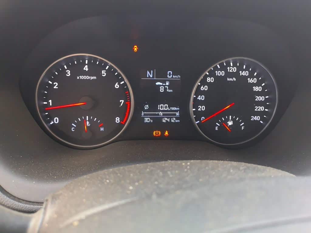 Hyundai Elantra 1.6 л 2021 г. Белый, пробег 12400 км